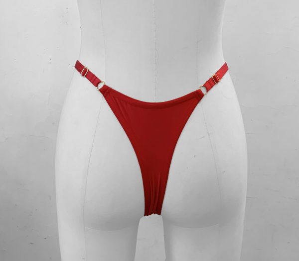 tuck ajustable pour femme trans réglable sur les coté de couleur rouge vue de dos sur un mannequin de couture