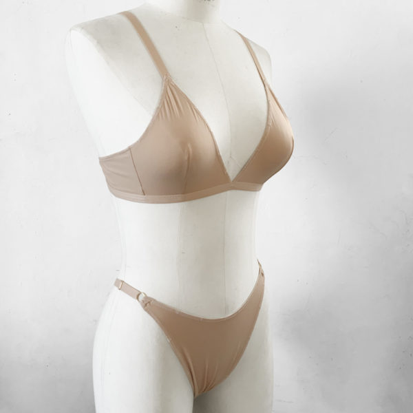 ensemble s-g tuck ajustable femme trans de face sur un mannequin couture