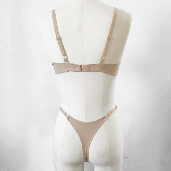 ensemble s-g tuck ajustable femme trans de dos sur un mannequin couture