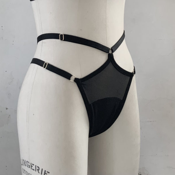 tuck ajustable pour femme trans. De couleur noir