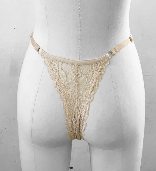 cette image represente un tuck dentelle femme trans